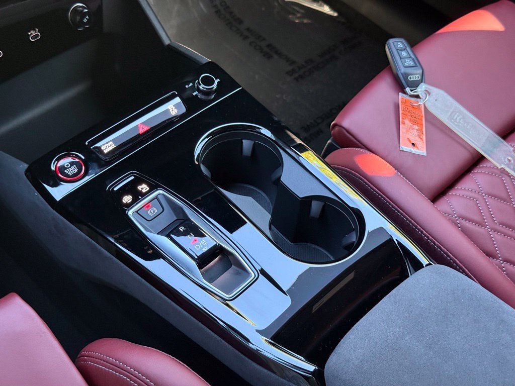 2025 Audi SQ6 e-tron Prestige - Photo 35