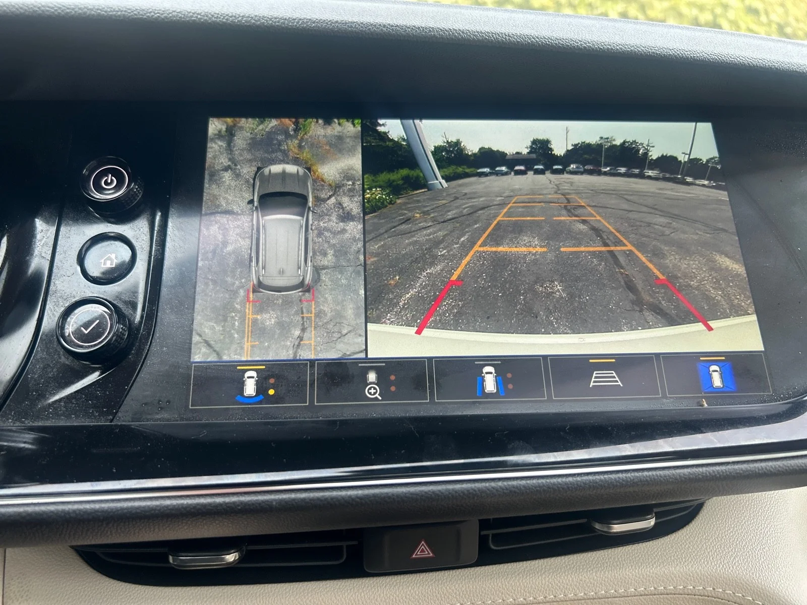 Used 2023 White Buick Avenir image 19