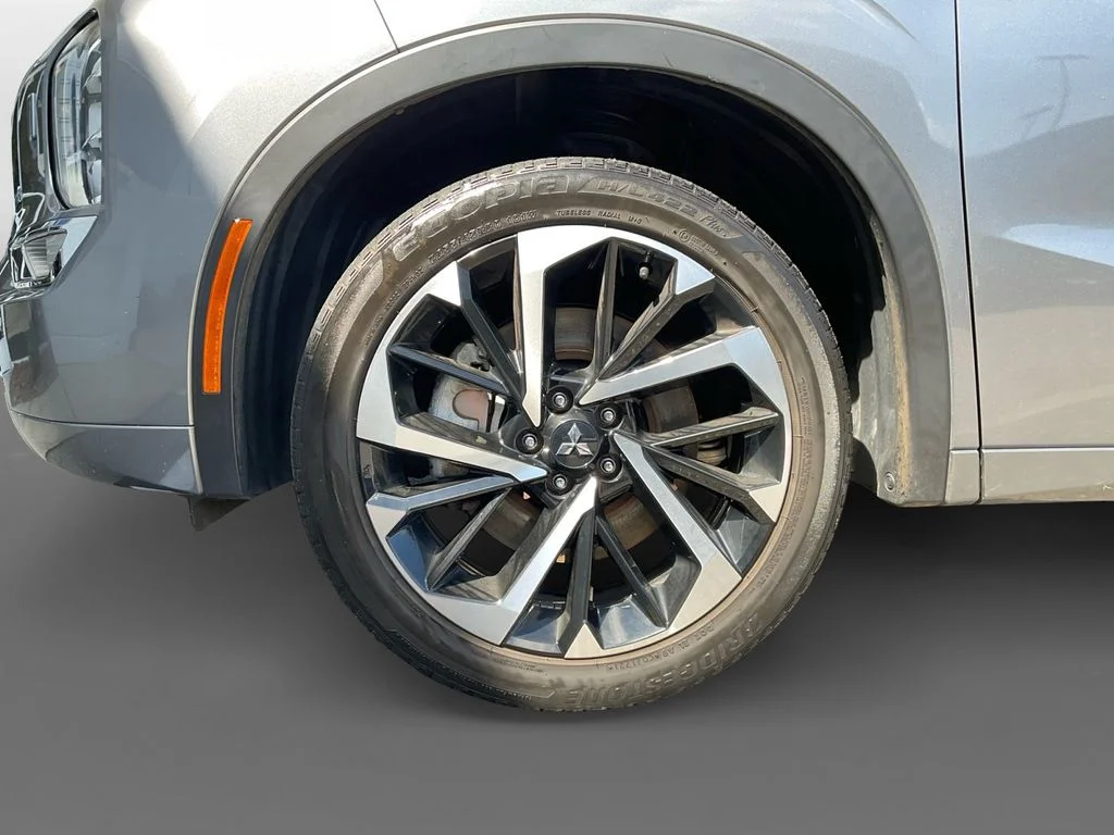 Used 2022 Silver Mitsubishi SEL image 14