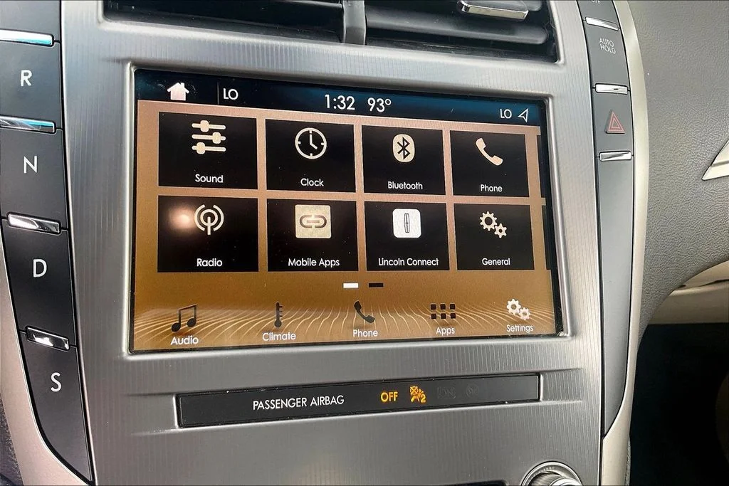 Used 2019 White Lincoln Standard image 34