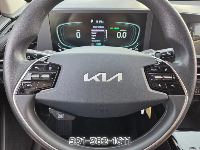 Used 2025 Snow White Pearl KIA LX FWD image 29