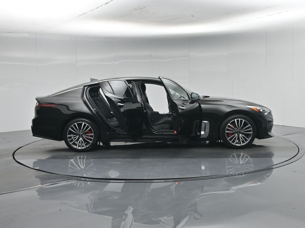 Used 2019 Black Kia Premium image 4