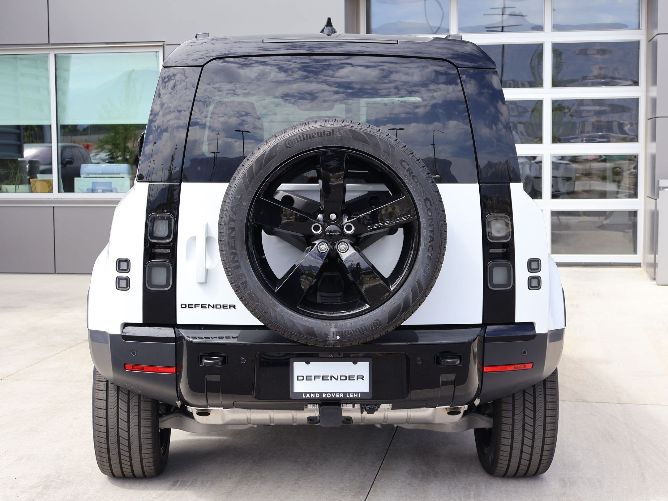 New 2026 Fuji White LAND ROVER P300 S image 7