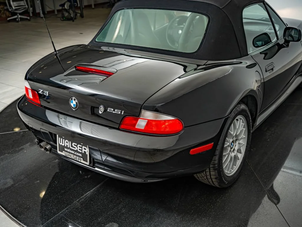Used 2001 Jet Black BMW 2.5i image 19