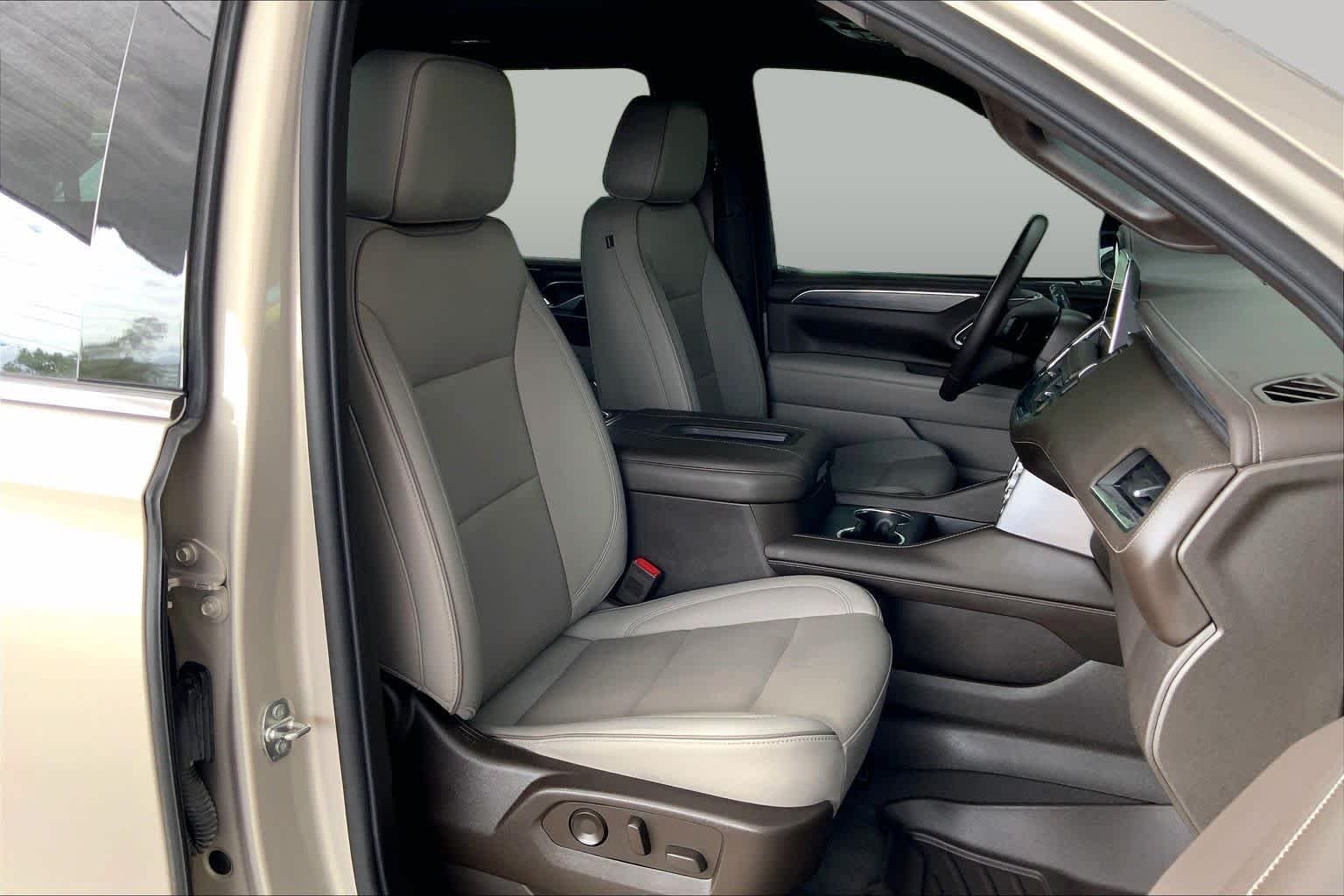 Used 2023 Pearl Beige Metallic GMC SLT image 10