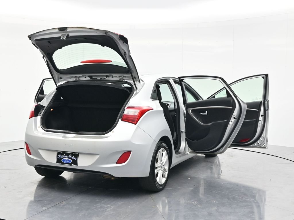 Used 2013 Shimmering Silver Metallic Hyundai Base image 54