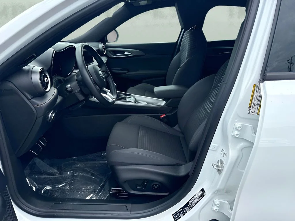 Used 2025 White Alfa Romeo Base image 5