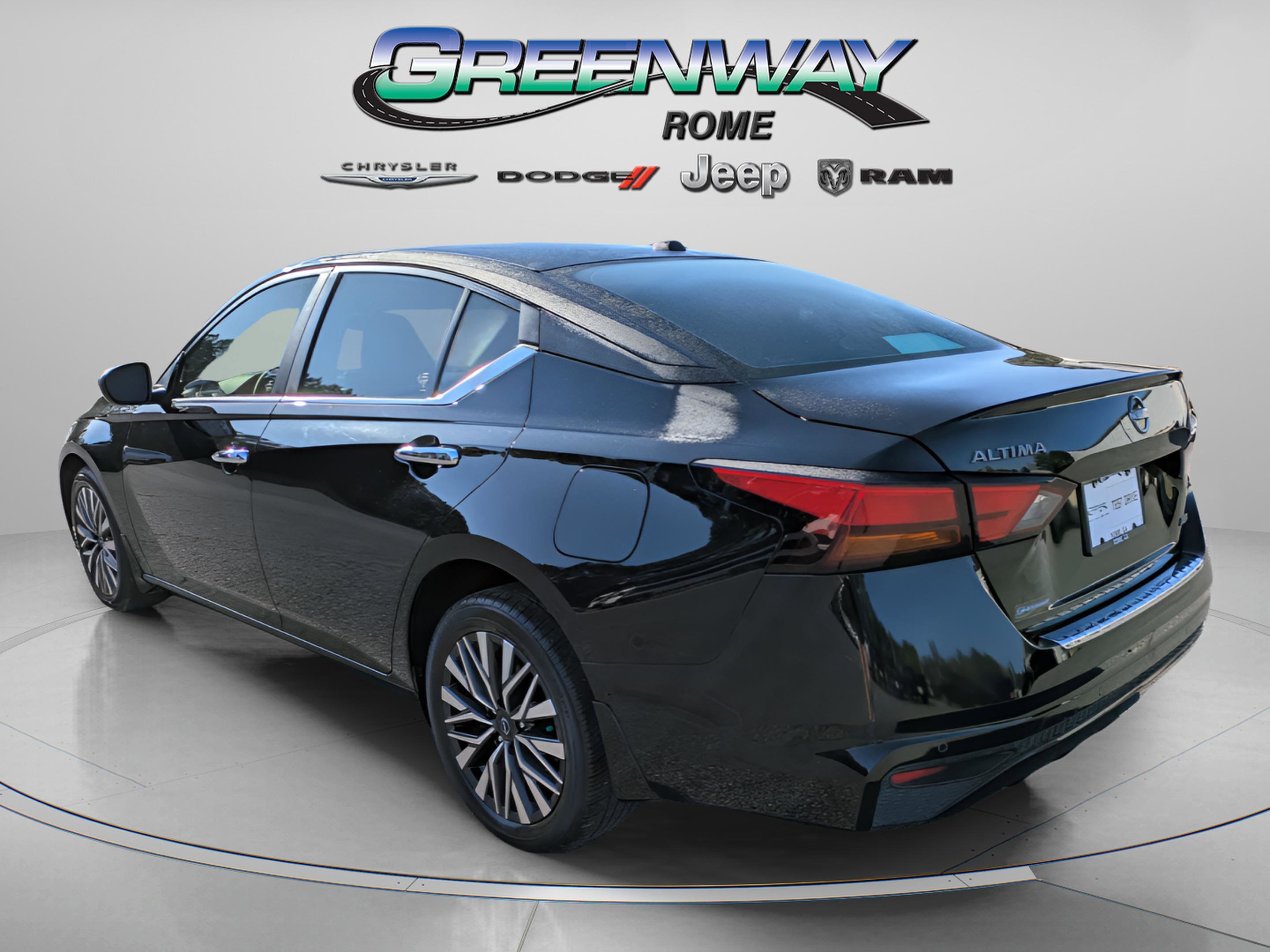 Used 2023 Super Black Nissan 2.5 SV image 5