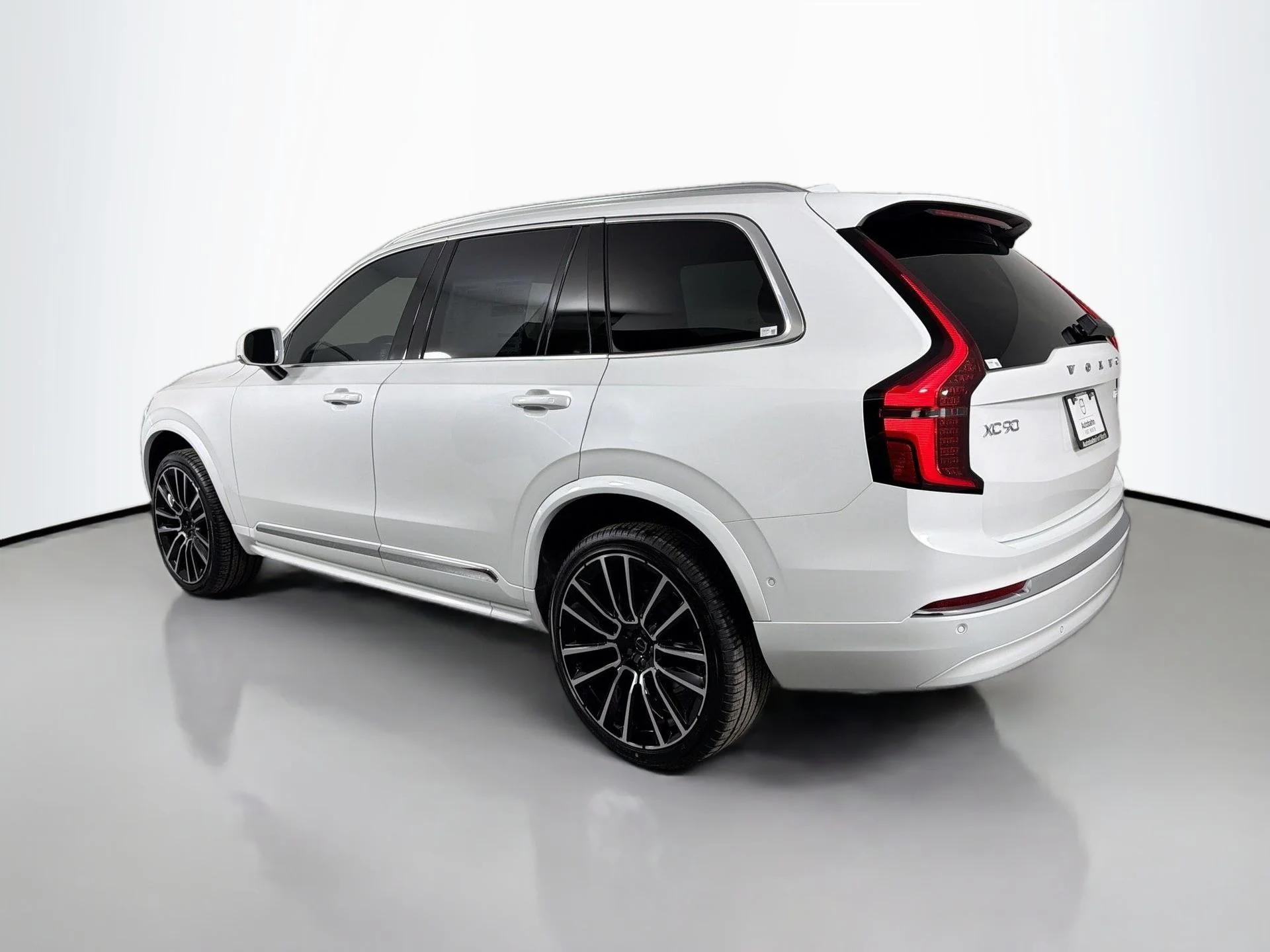 New 2026 Crystal White Volvo Plus image 7