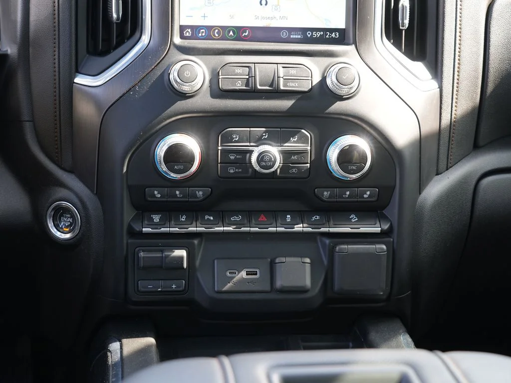 Used 2020 Black GMC AT4 image 25