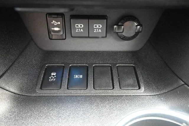Used 2019 Midnight Black Metallic Toyota SE image 34