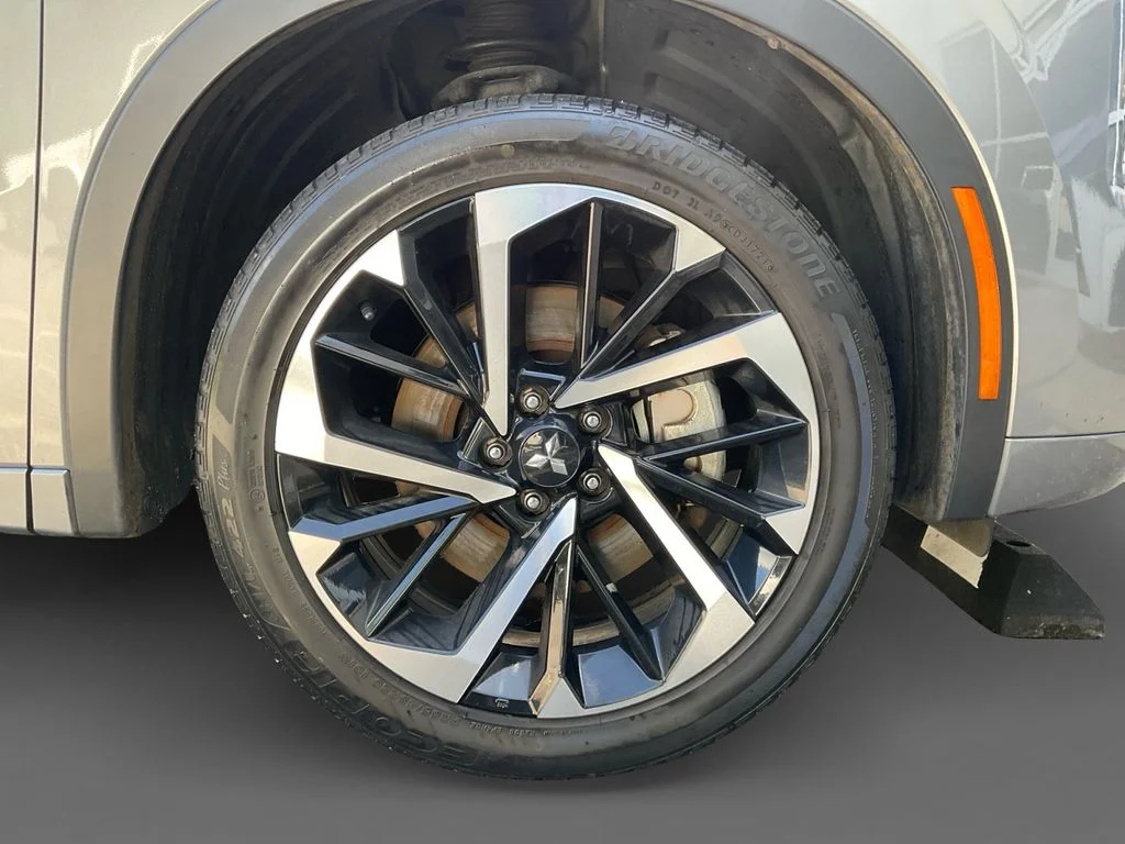 Used 2022 Silver Mitsubishi SEL image 15