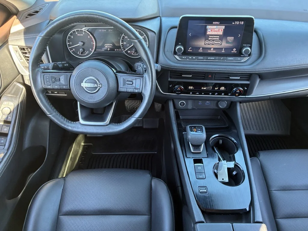 Used 2023 Silver Nissan SV image 3