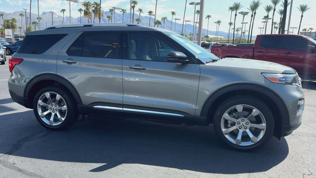 Used 2020 Green Ford Platinum image 3