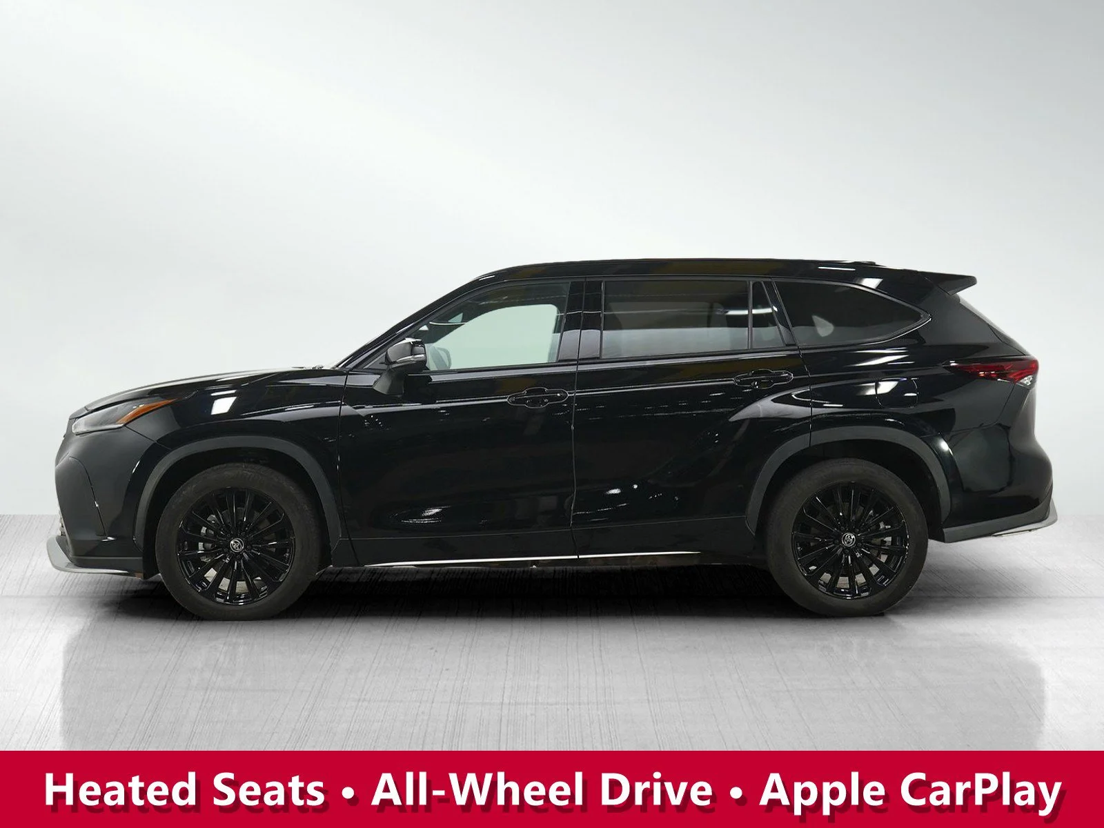 Used 2025 Toyota Highlander XSE with VIN 5TDKDRBH4SS578221 for sale in Burnsville, Minnesota