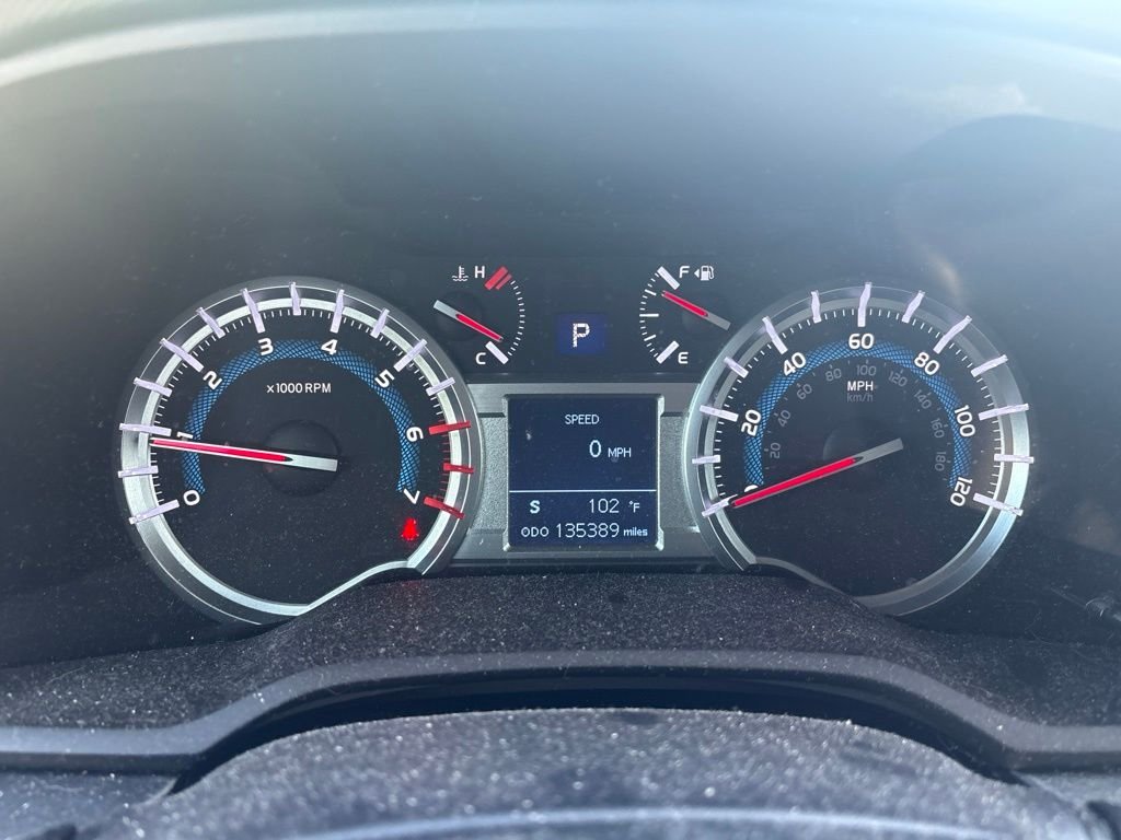 Used 2015 Gray Toyota SR5 image 10