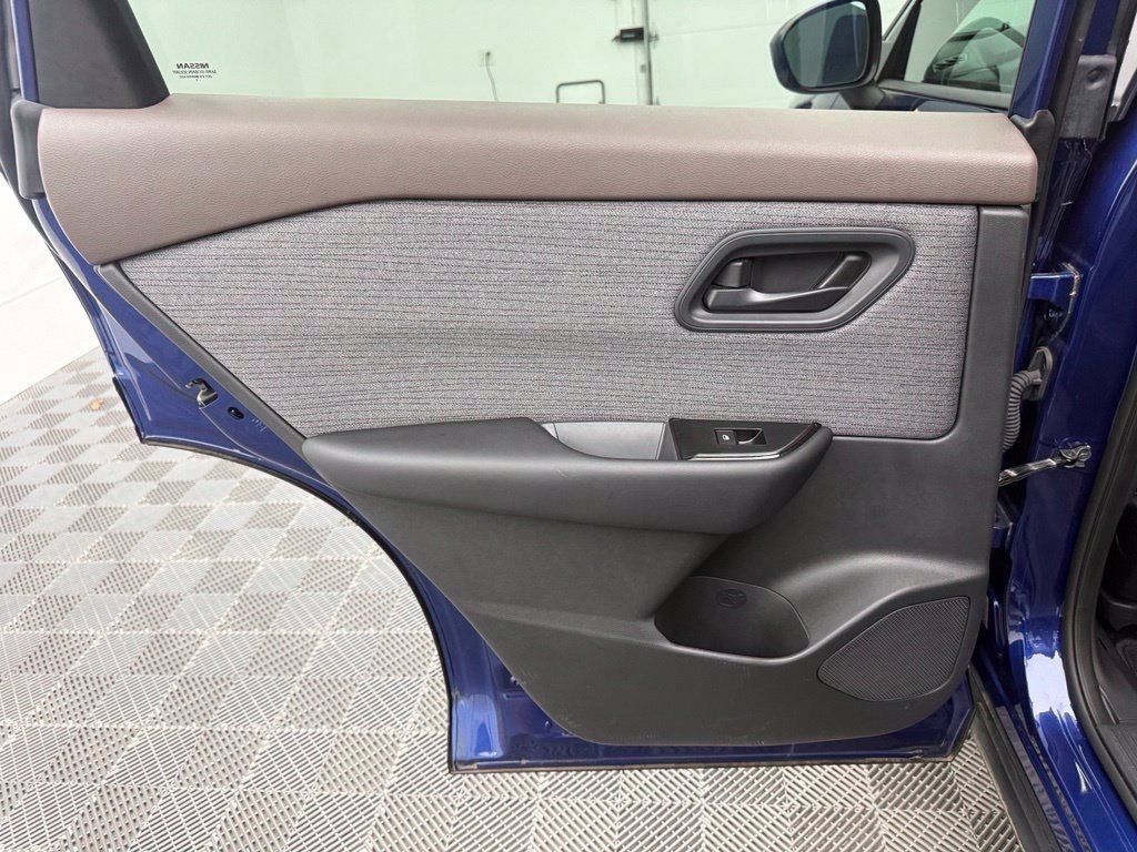 Used 2023 Blue Nissan S image 28