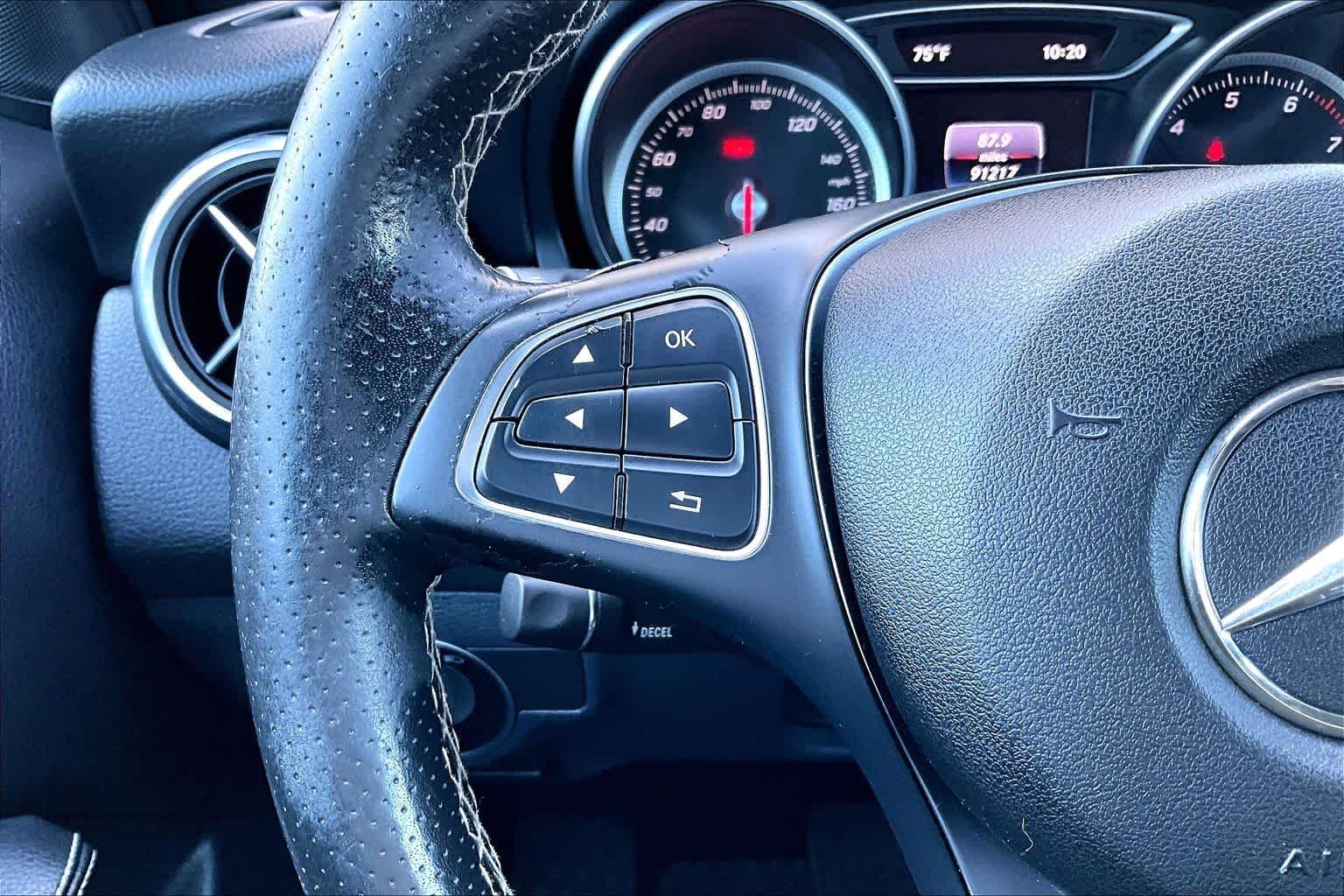 Used 2018 Jupiter Red Mercedes-Benz GLA 250 image 24