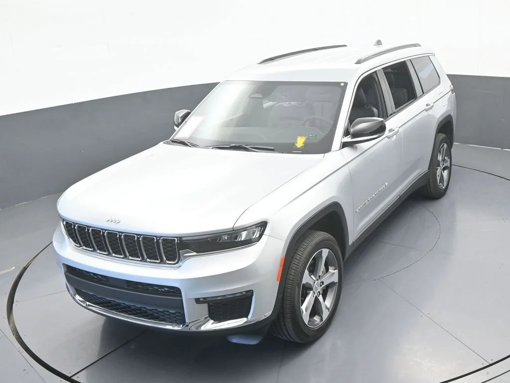 Used 2025 Silver Jeep Limited image 48