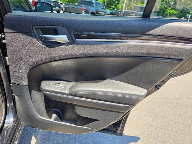 2015 Chrysler 300 Limited - Photo 16