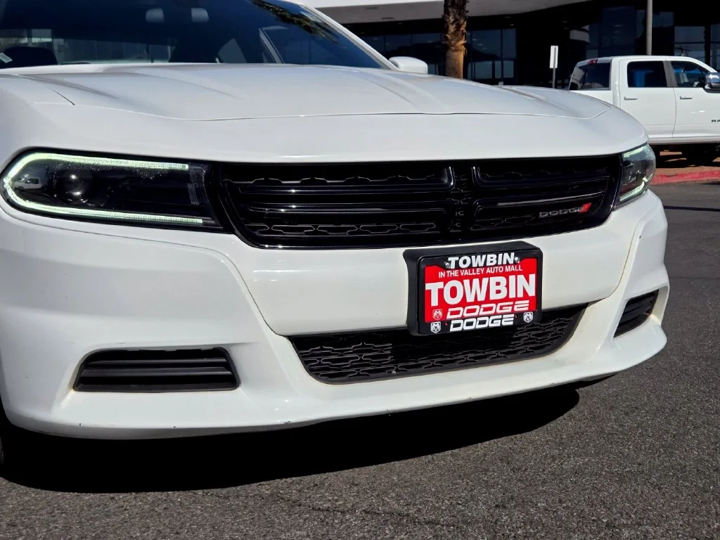 Used 2022 White Dodge SXT image 8