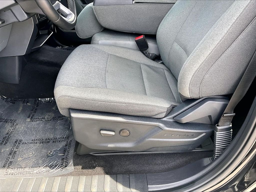 Used 2025 Agate Black Metallic Ford XLT image 32