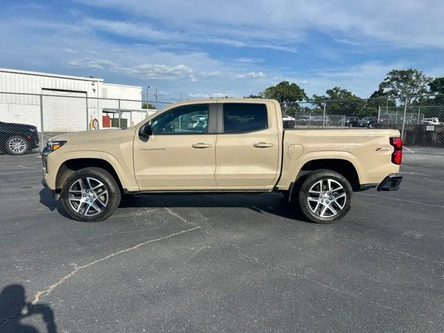 Used 2023  Chevrolet Z71 image 2