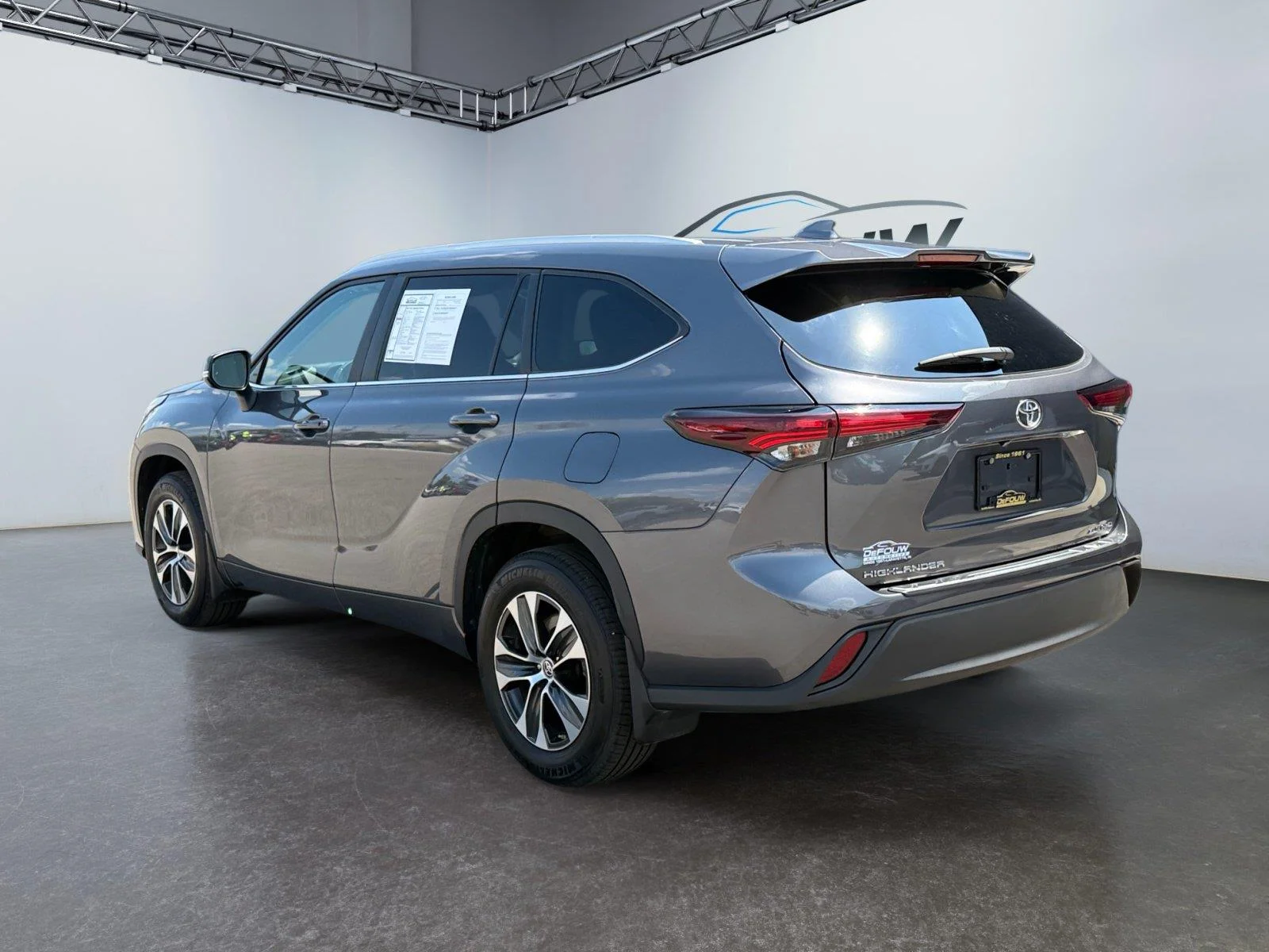 Used 2025  Toyota Platinum image 5