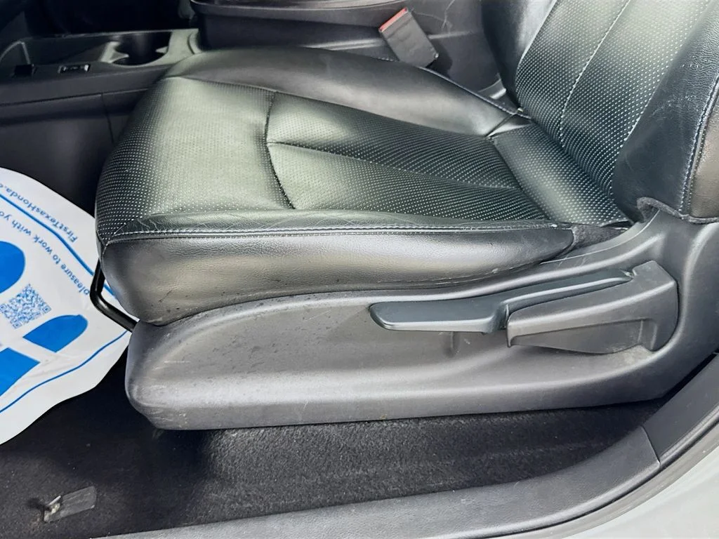 Used 2014 Brilliant Silver Nissan SL image 25