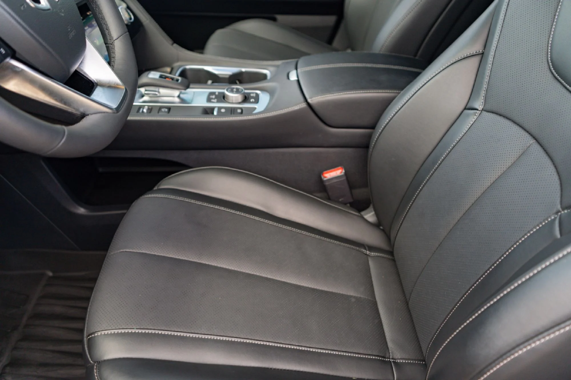 Certified Used 2026 Black INFINITI LUXE image 5