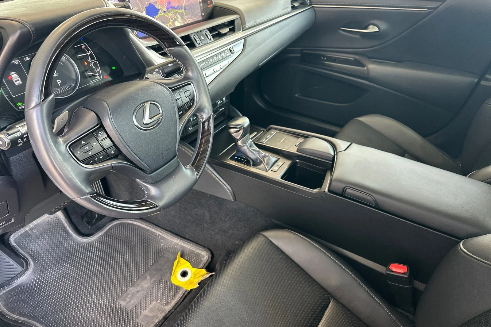 Used 2020 White Pearl Lexus 300h image 7