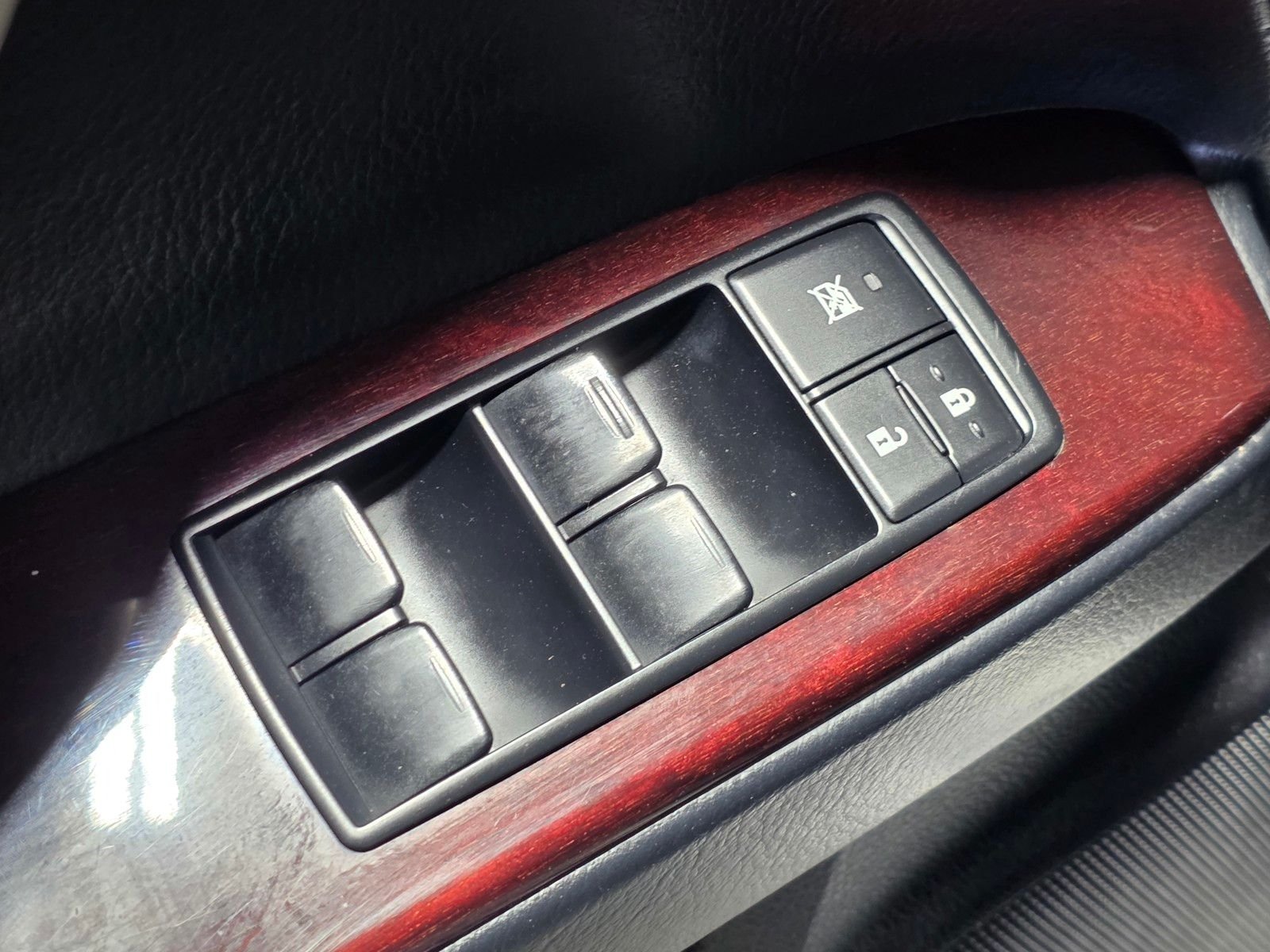 Used 2016 Gray Pearl Lexus 460 image 23