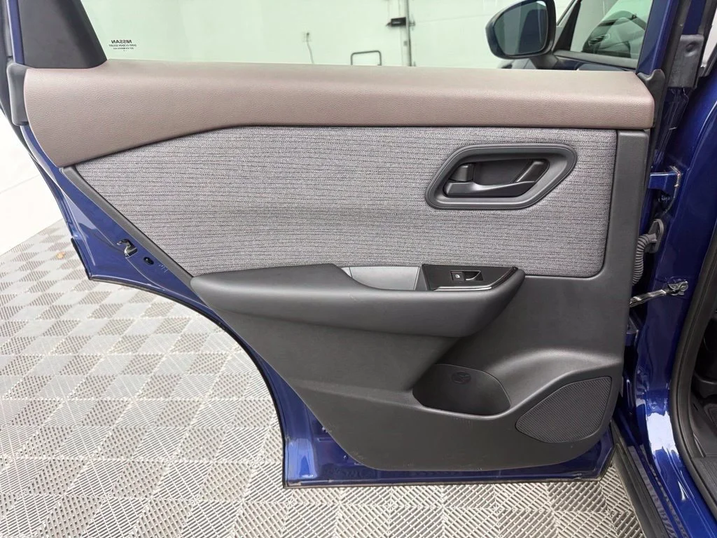 Used 2023 Blue Nissan S image 28