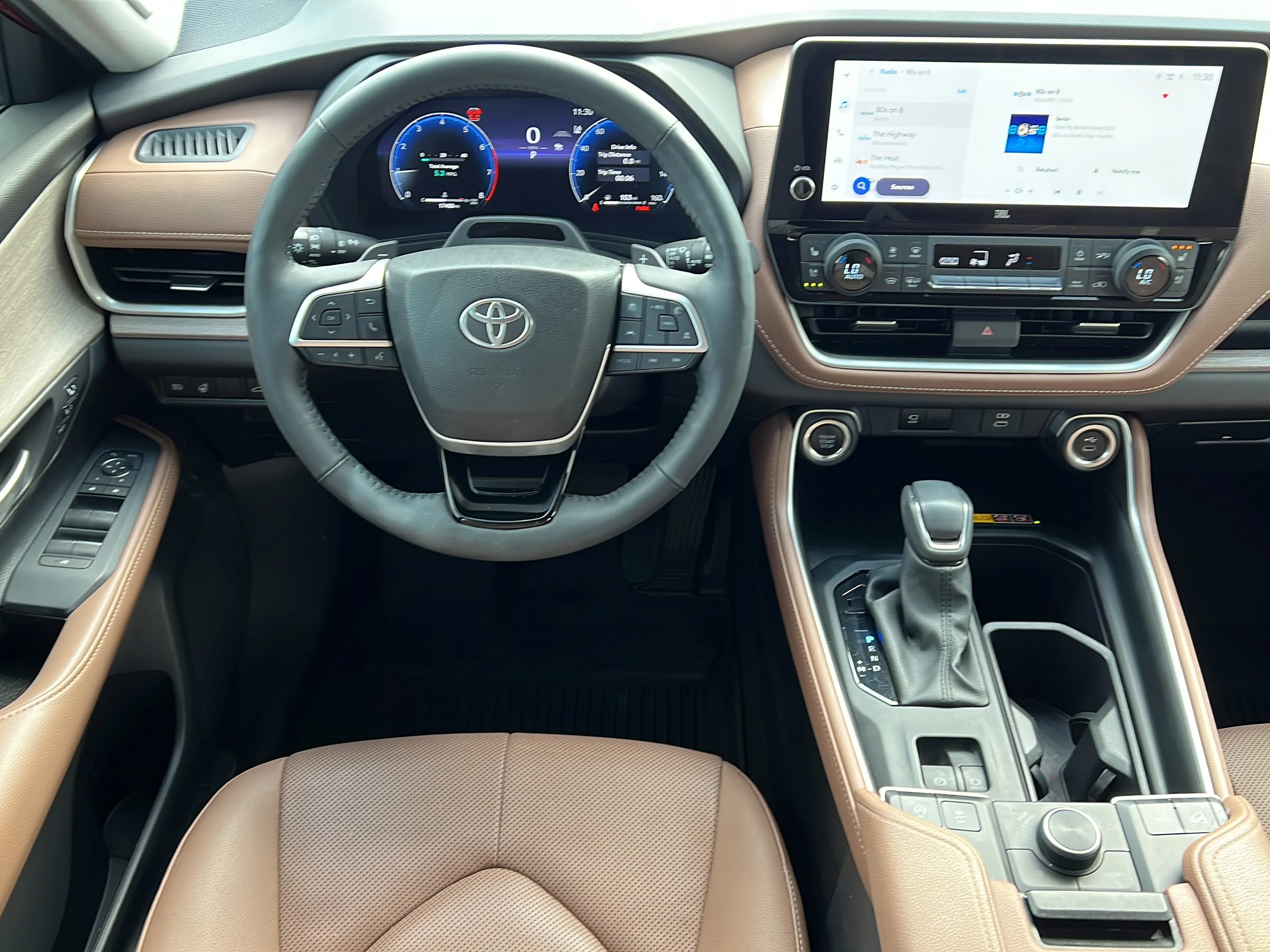 Used 2025 Pearl Toyota Platinum image 13