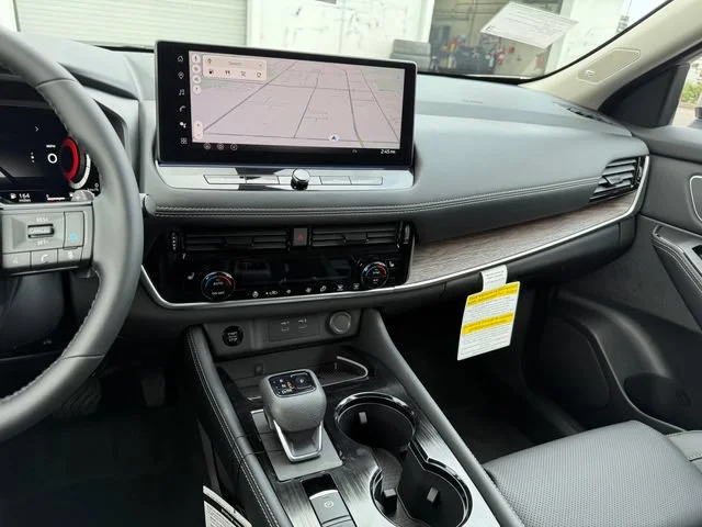 New 2026 Champagne Silver Metallic Nissan Platinum image 21