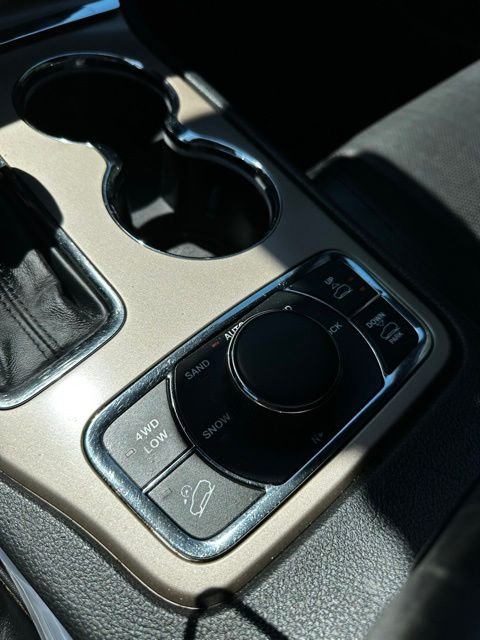 Used 2016 Brilliant Black Crystal Pearlcoat Jeep Summit image 28
