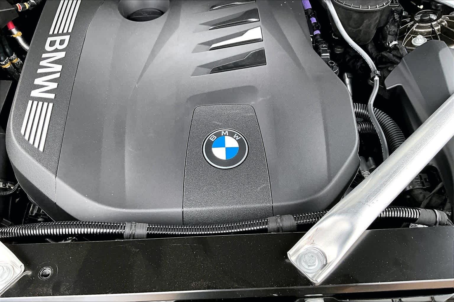 New 2026 Manhattan Green Metallic BMW sDrive40i image 17
