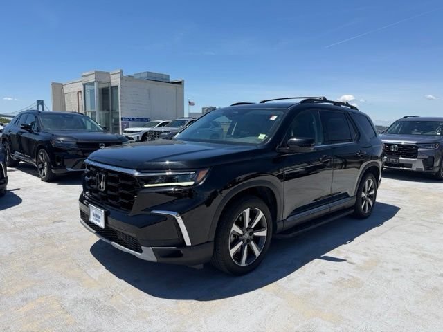 Used 2023 Black Honda Touring image 3