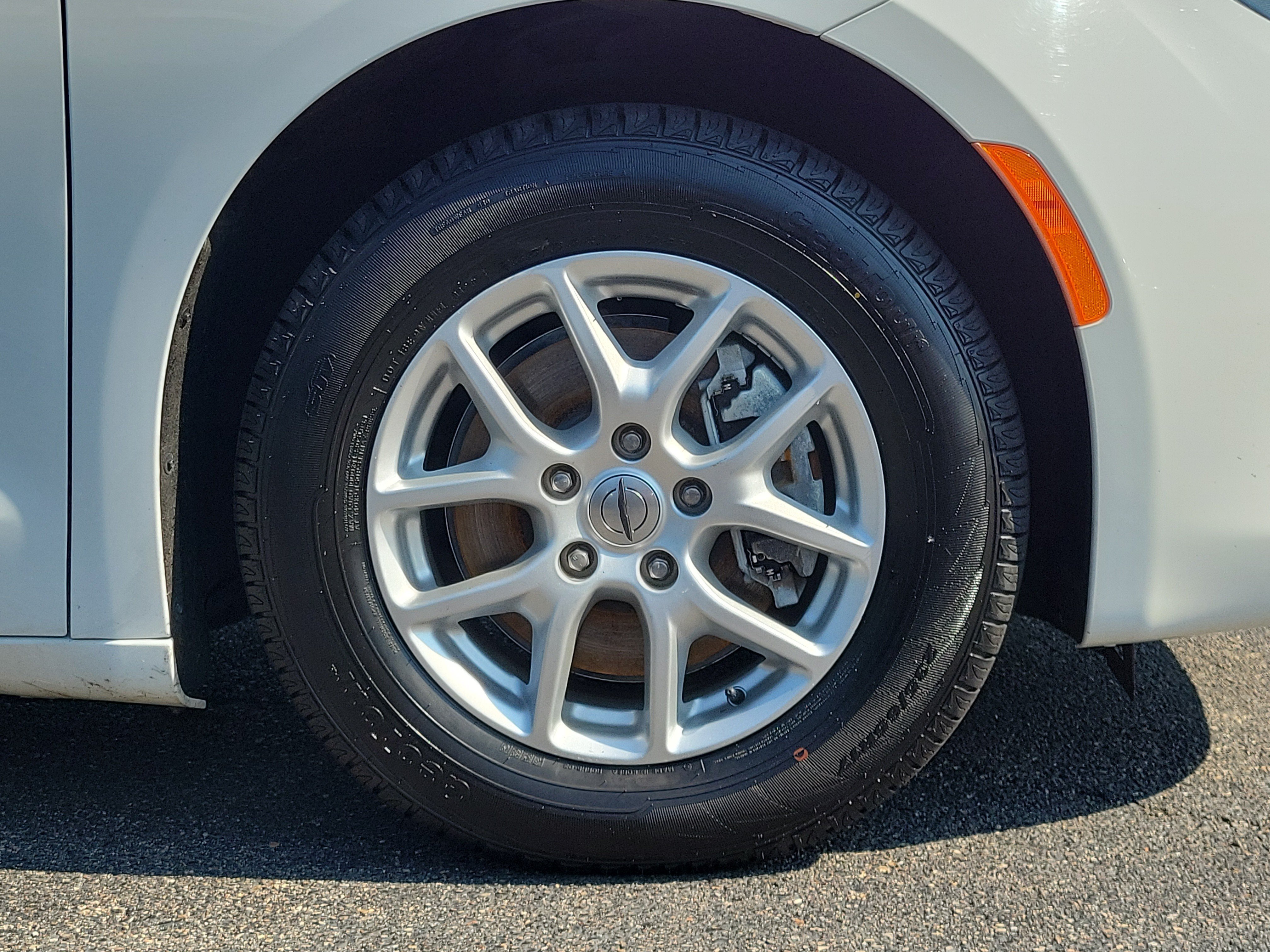 Used 2021 Bright White Clearcoat Chrysler LXI image 5