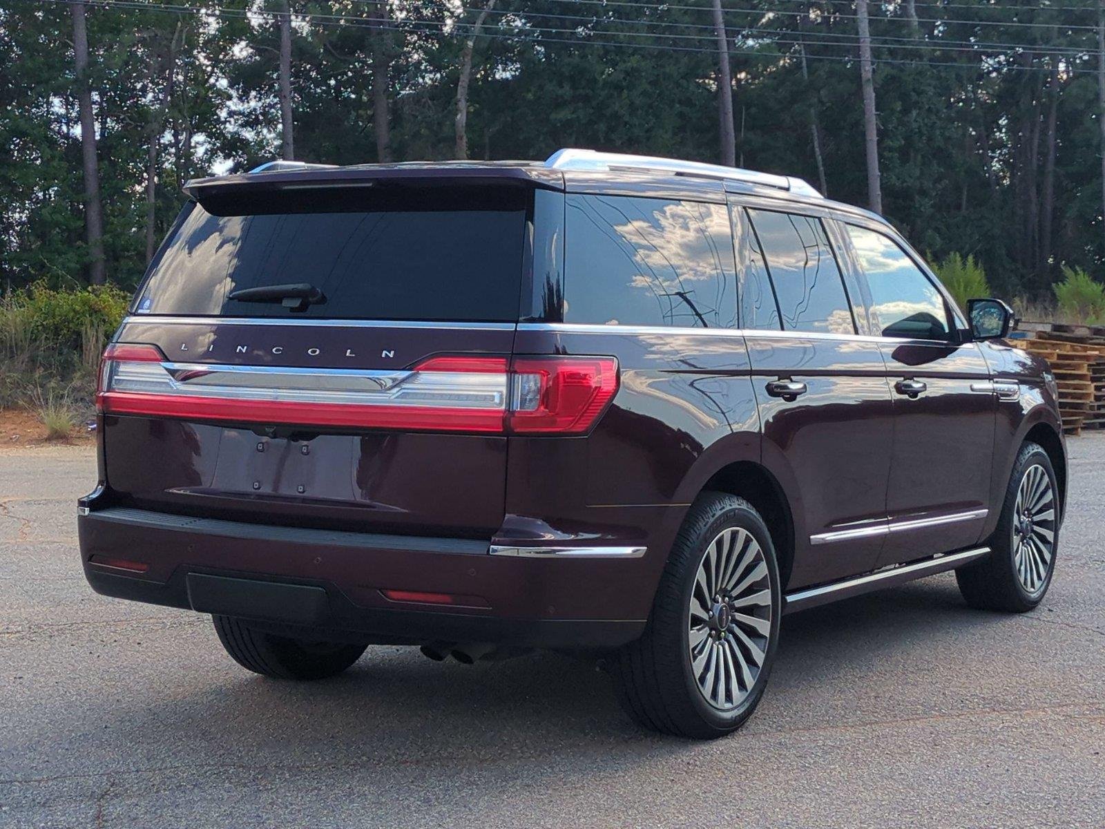 Used 2019 Burgundy Velvet Metallic Tinted Clearcoat Lincoln Reserve image 5