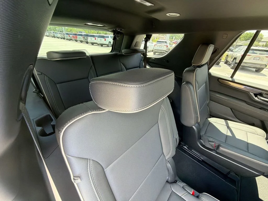 New 2026 Sterling Metallic GMC Elevation image 31
