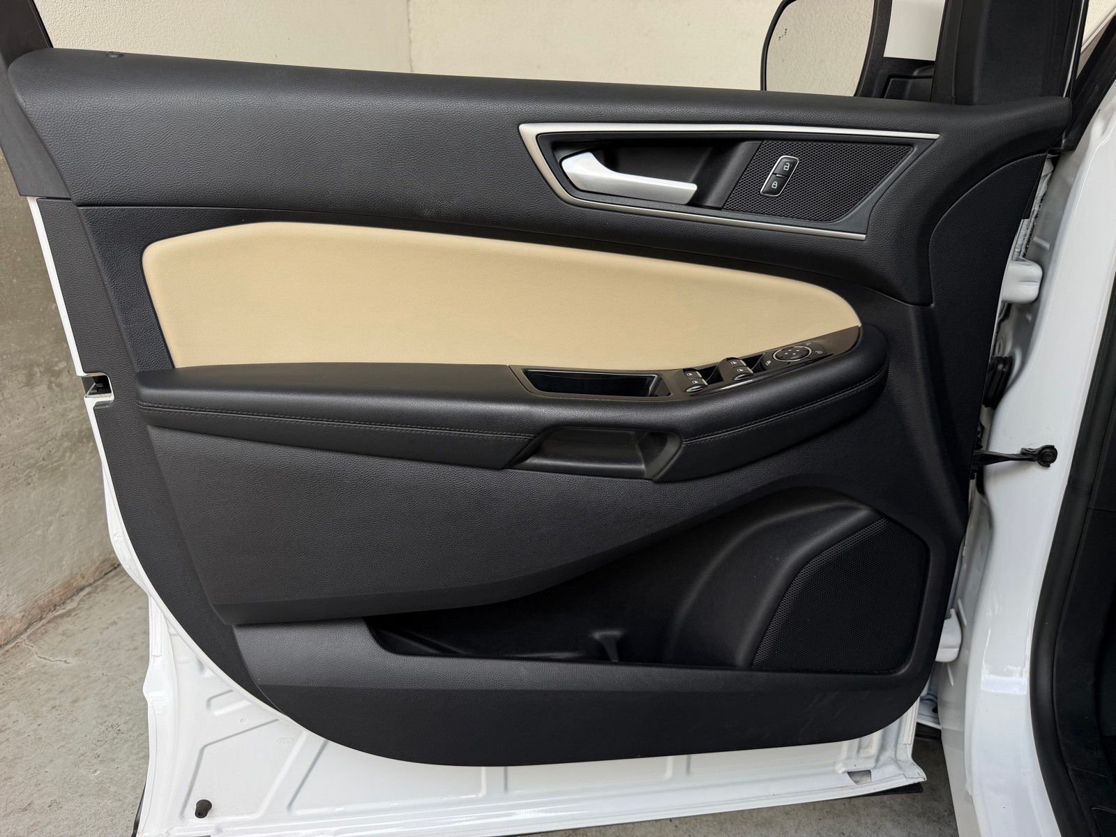 Used 2020 White Ford SEL image 21