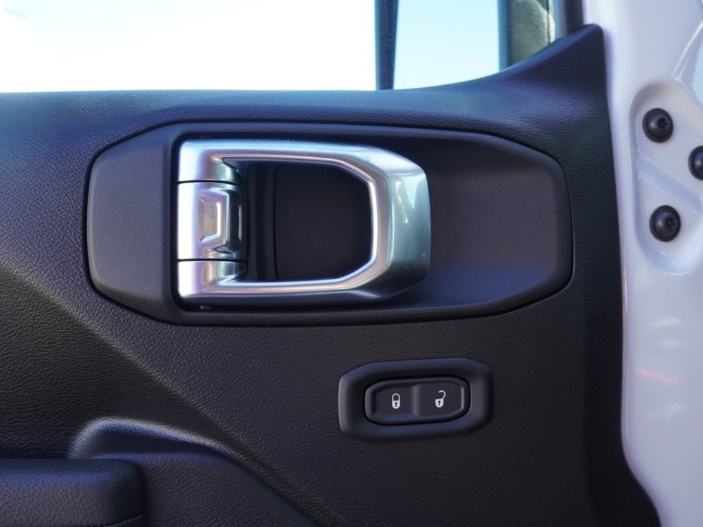 New 2026 Bright White Clear-Coat Exterior Paint Jeep Sport image 11