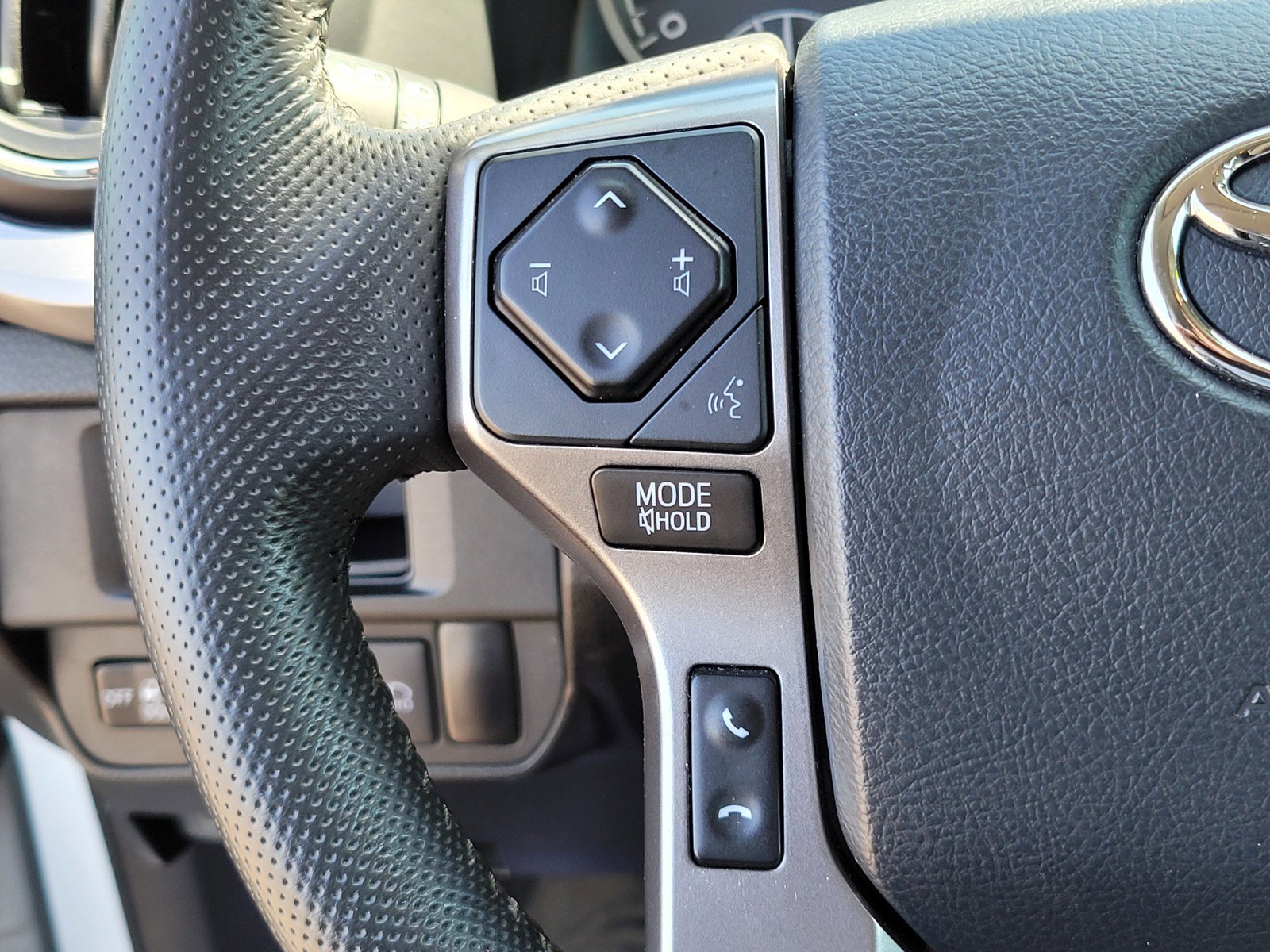 Used 2019 White Toyota  image 24