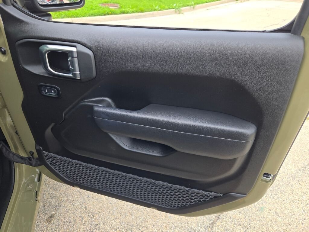 Used 2025 Green Jeep Sport image 6
