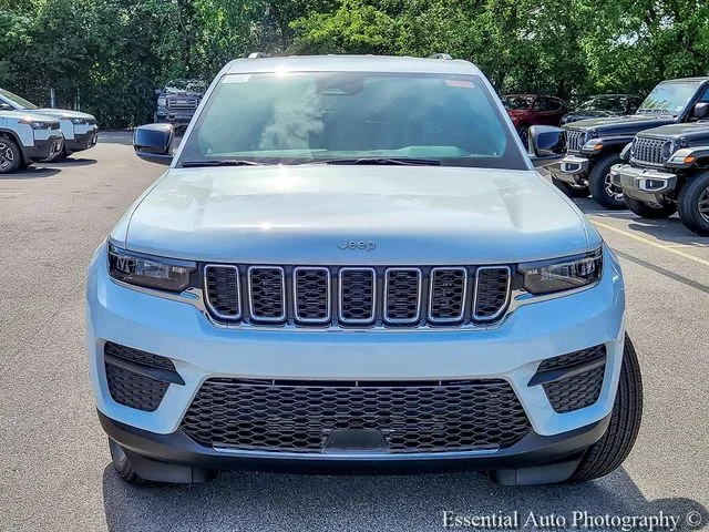 New 2026 Bright White Clearcoat Jeep Laredo image 4
