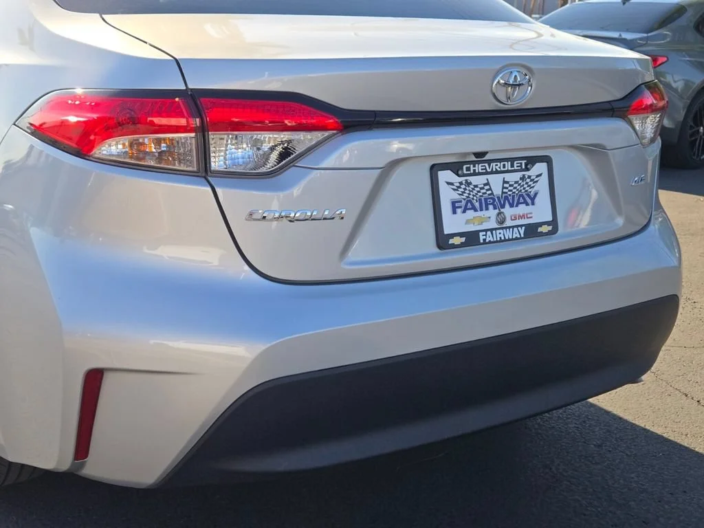 Used 2024 Classic Silver Me Toyota LE image 5