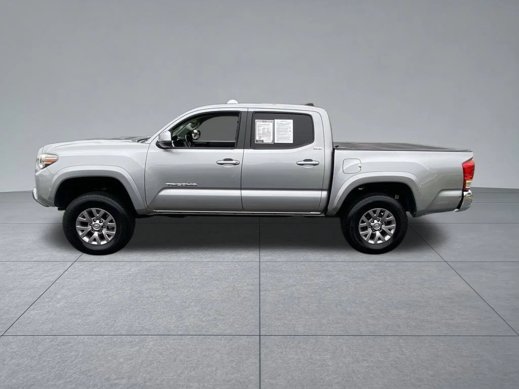 Used 2018 Silver Toyota SR5 image 3