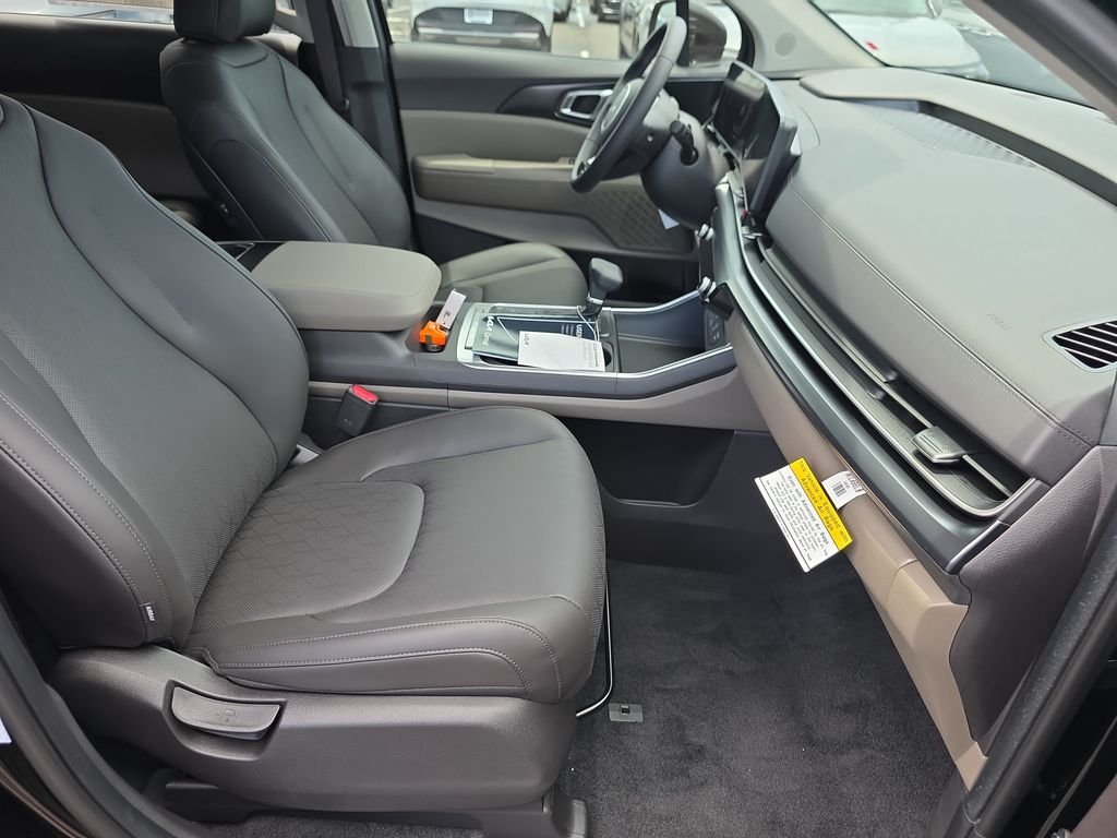 New 2026 Aurora Black Pearl Kia LXS image 34