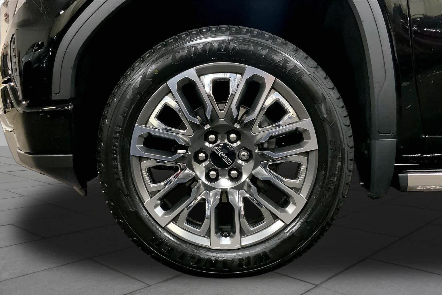 Used 2023 Onyx Black GMC Denali Ultimate image 11